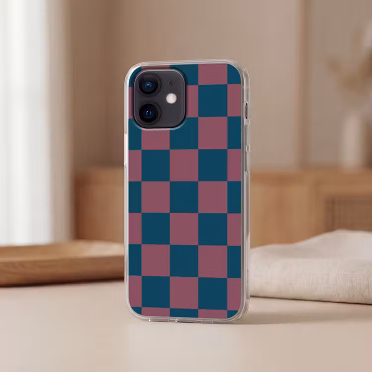 Schaakbord print - Blauw - Rood - Blokjes Telefoonhoesje iPhone 12 Mini klein -sfeer2