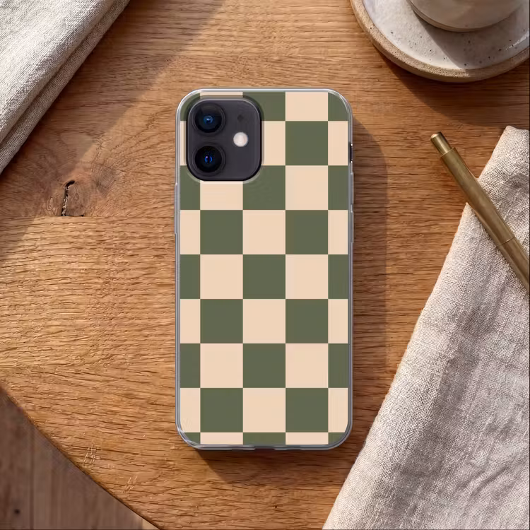 Schaakbord print - Groen - Beige - Blokjes Telefoonhoesje iPhone 12 Mini klein -sfeer1