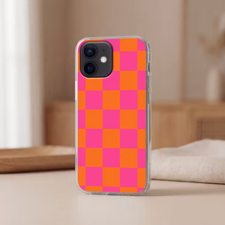 Schaakbord print - Oranje - Roze - Blokjes Telefoonhoesje iPhone 12 Mini klein -sfeer2
