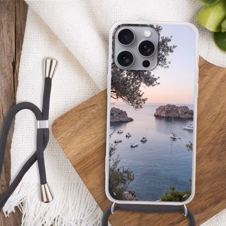 Phone case crossbody - Bay - boats - sunset - Baai - boten - zonsondergang Hoesje iPhone 16 Pro Max met koord klein