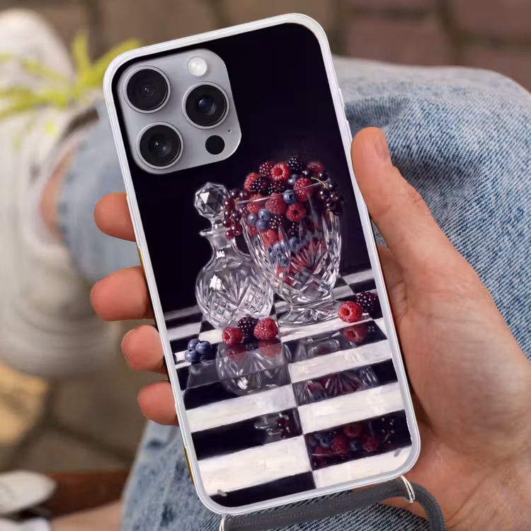 Phone case crossbody - Berries - Crystal - Still Life - Bessen - Kristal - Stilleven Hoesje iPhone 16 Pro Max met koord klein