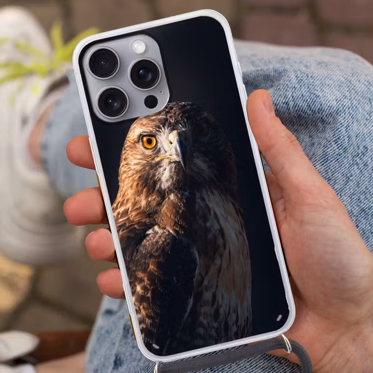 Roofvogel - Buizerd - Bruin Hoesje iPhone 16 Pro Max met koord klein -sfeer3
