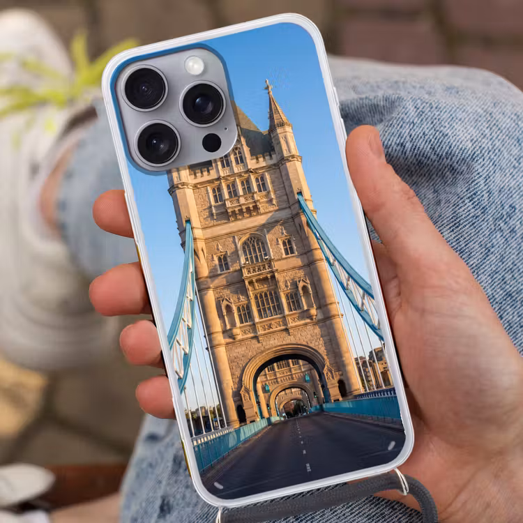 Brug - Toren - Architectuur - Klassiek - Blauw Hoesje iPhone 16 Pro Max met koord klein -sfeer3