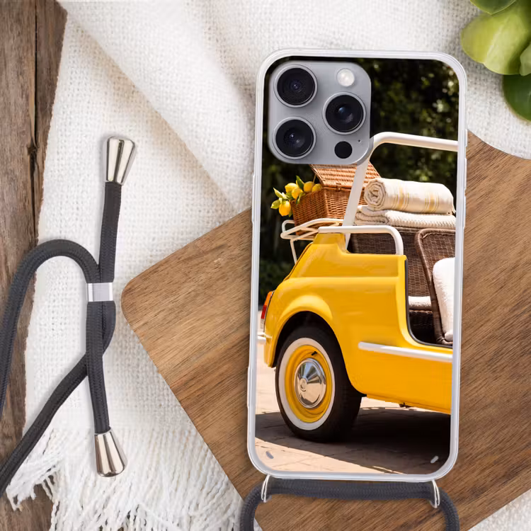 Auto - Picknick - Zomer - Geel Hoesje iPhone 16 Pro Max met koord klein -sfeer4