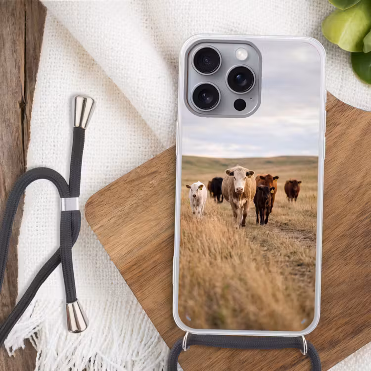 Runderen - Kudde - Landschap - Weide - Rustig Hoesje iPhone 16 Pro Max met koord klein -sfeer4