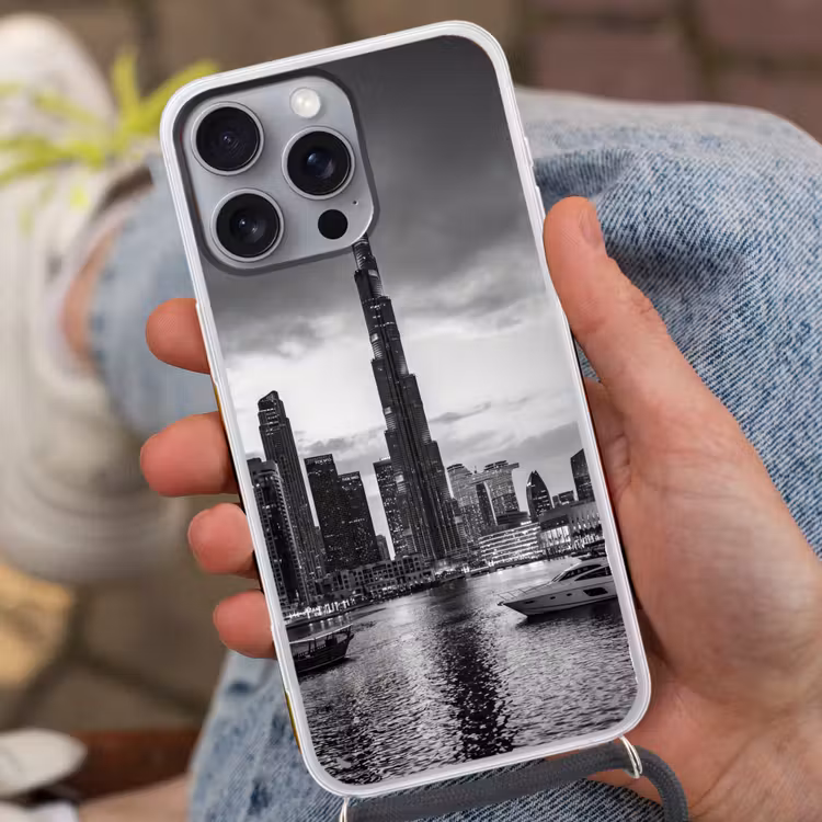 Stad - Skyline - Architectuur - Avond - Zwart-wit Hoesje iPhone 16 Pro Max met koord klein -sfeer3