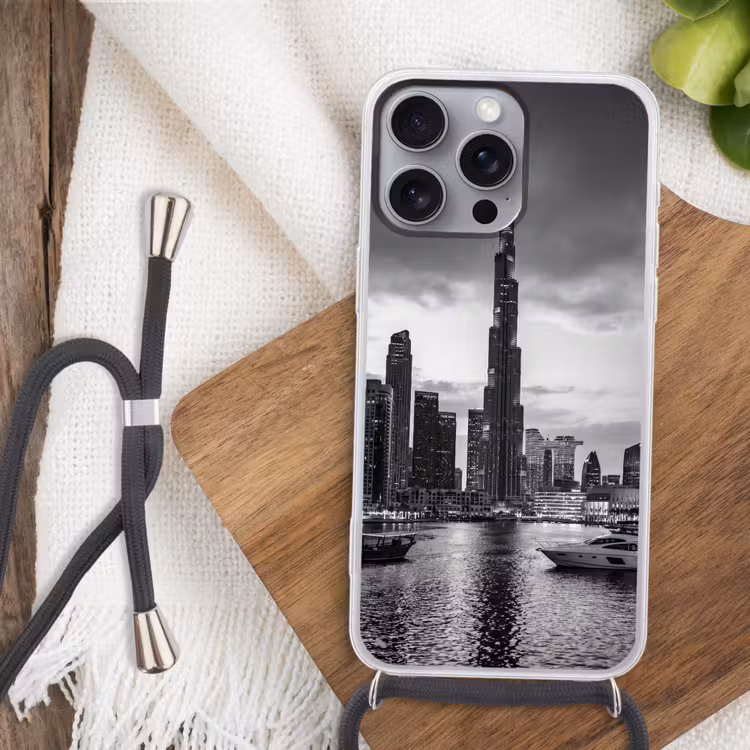 Stad - Skyline - Architectuur - Avond - Zwart-wit Hoesje iPhone 16 Pro Max met koord klein -sfeer4