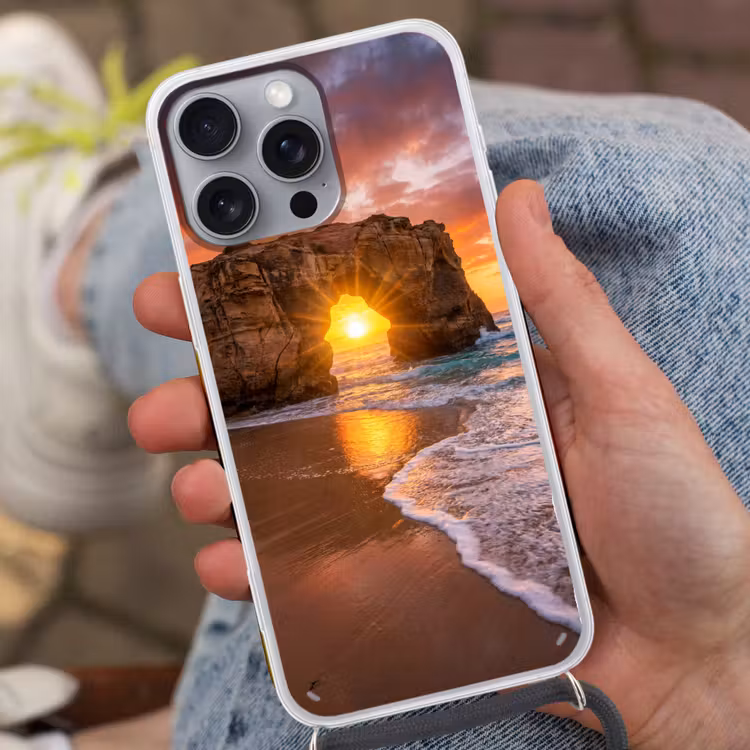 Kust - Rots - Zonsondergang - Zee - Natuur Hoesje iPhone 16 Pro Max met koord klein -sfeer3