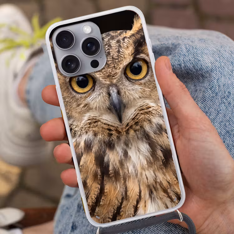Oehoe - Uil - Portret - Bruin Hoesje iPhone 16 Pro Max met koord klein -sfeer3