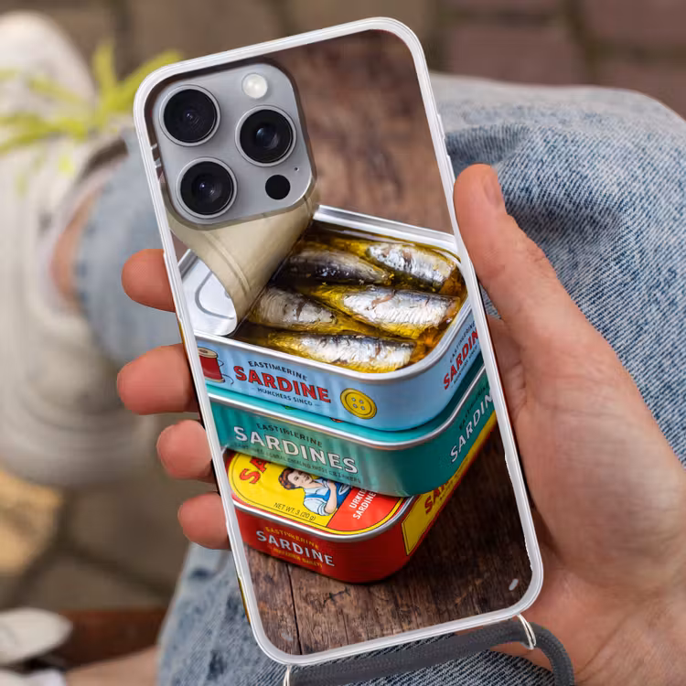 Phone case crossbody - Fish - Cans - Kitchen - Vis - Blikjes - Keuken Hoesje iPhone 16 Pro Max met koord klein