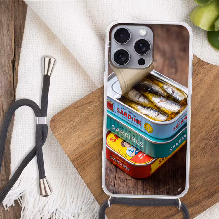 Phone case crossbody - Fish - Cans - Kitchen - Vis - Blikjes - Keuken Hoesje iPhone 16 Pro Max met koord klein