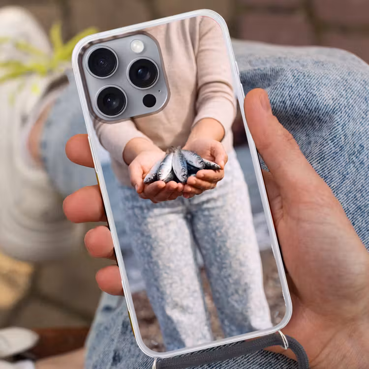 Phone case crossbody - Fish - Hands - Nature - Vis - Handen - Natuur Hoesje iPhone 16 Pro Max met koord klein