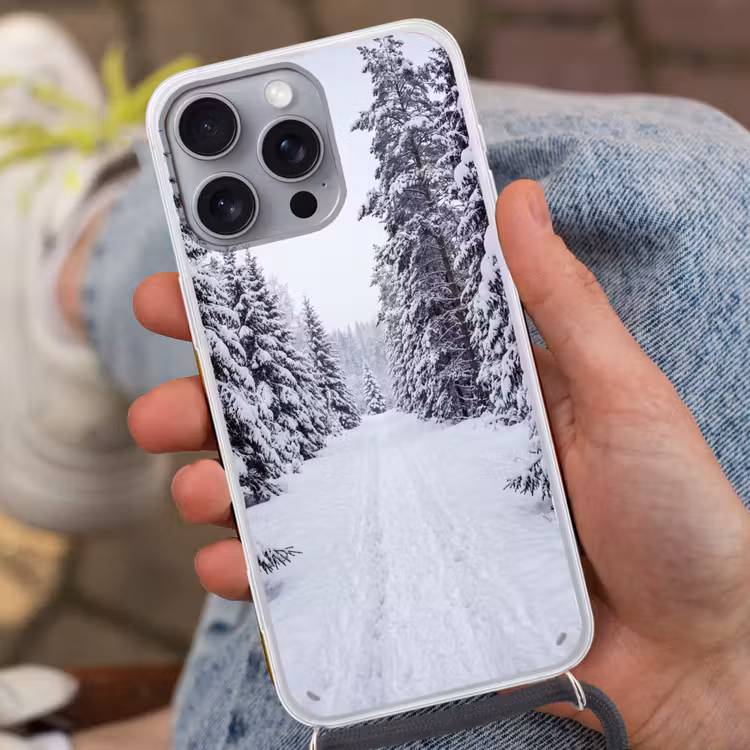 Bos - Winter - Sneeuw - Pad - Natuur Hoesje iPhone 16 Pro Max met koord klein -sfeer3