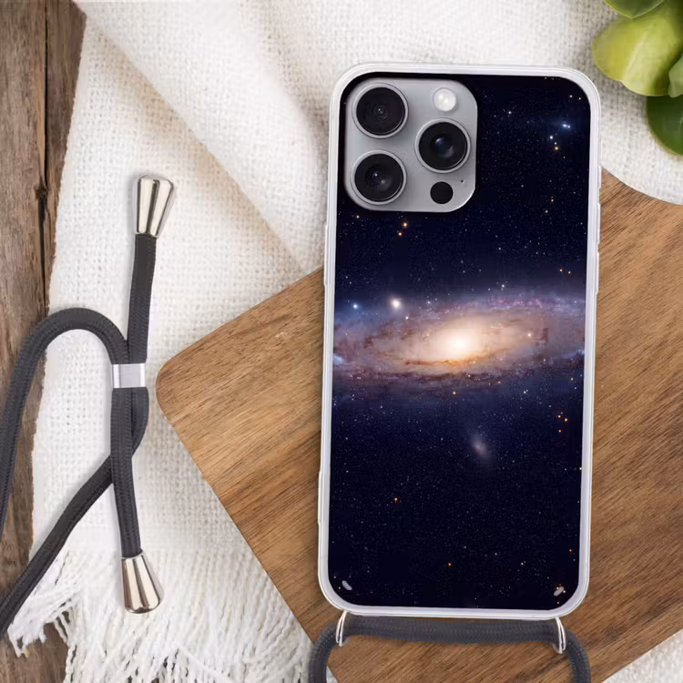 Phone case crossbody - Galaxy - Space - Cosmos - Sterrenstelsel - Ruimte - Kosmos Hoesje iPhone 16 Pro Max met koord klein