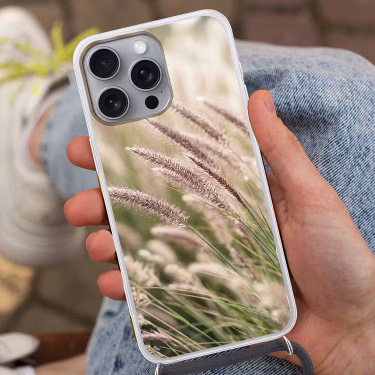 Gras - Close up - Groen Hoesje iPhone 16 Pro Max met koord klein -sfeer3