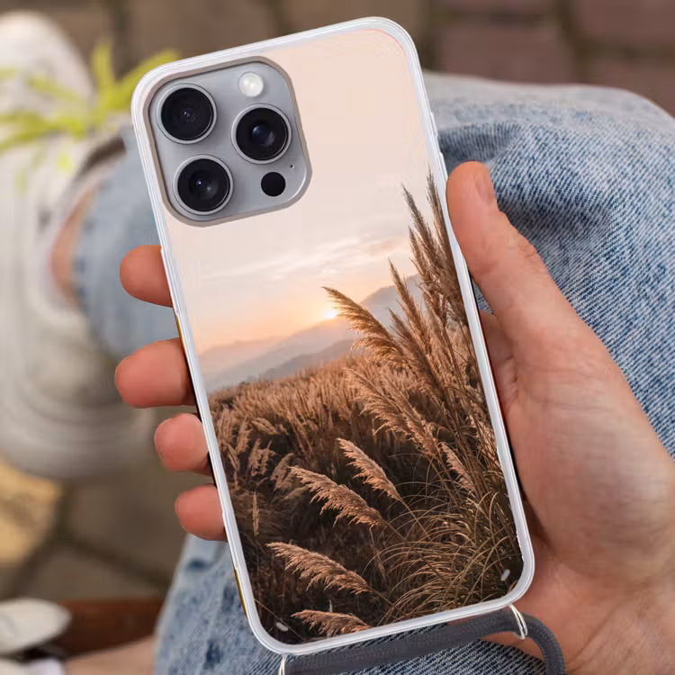 Gras - Veld - Zon - Natuur Hoesje iPhone 16 Pro Max met koord klein -sfeer3