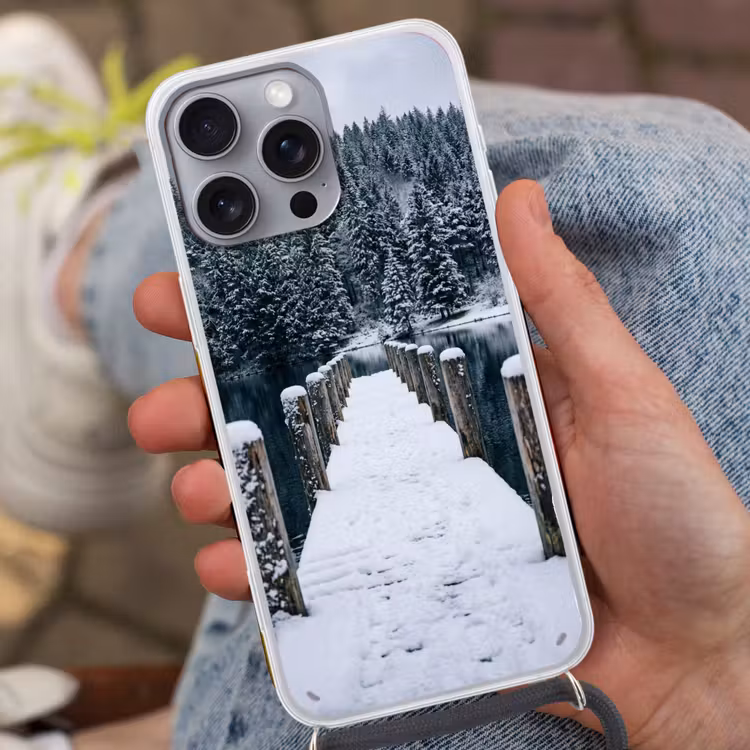 Steiger - Meer - Sneeuw - Bergen - Rustgevend Hoesje iPhone 16 Pro Max met koord klein -sfeer3
