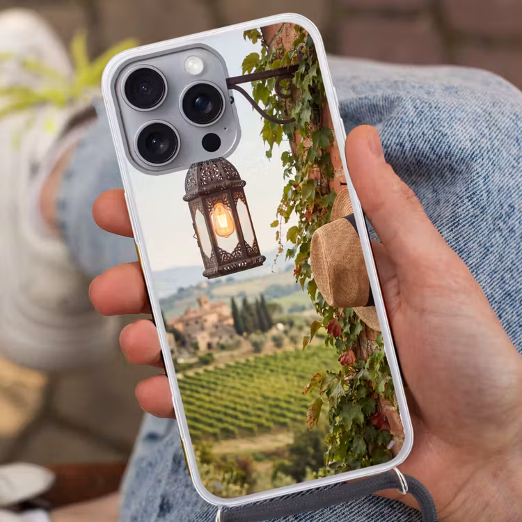 Lantaarn - Wijngaard - Landschap - Italiaans Hoesje iPhone 16 Pro Max met koord klein -sfeer3