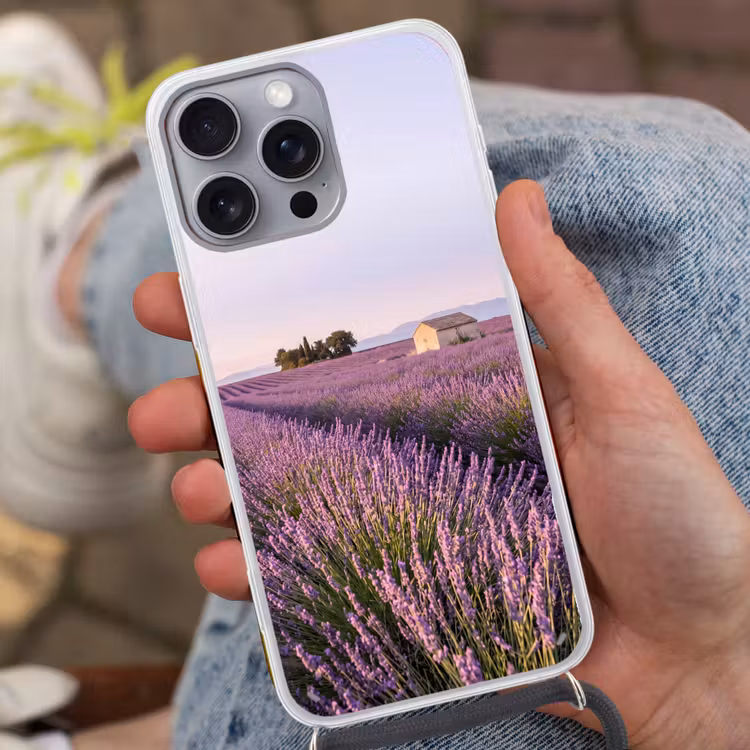 Lavendel - Landschap - Sereen - Paars Hoesje iPhone 16 Pro Max met koord klein -sfeer3