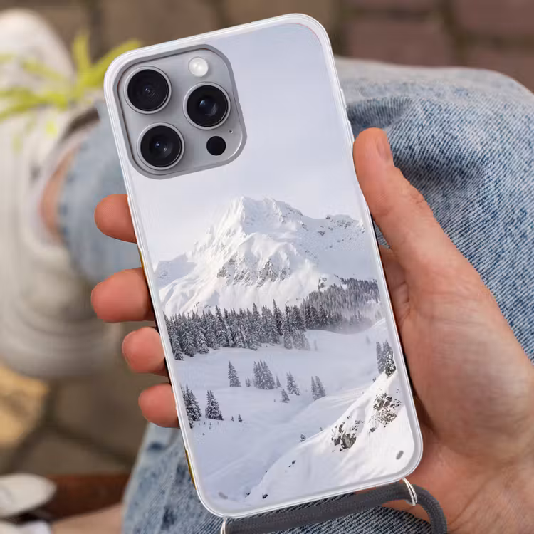 Berg - Sneeuw - Winter - Natuur - Wit Hoesje iPhone 16 Pro Max met koord klein -sfeer3