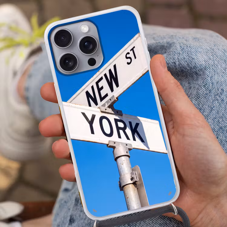 New York - Straatbord - Stad - Urban - Blauw Hoesje iPhone 16 Pro Max met koord klein -sfeer3