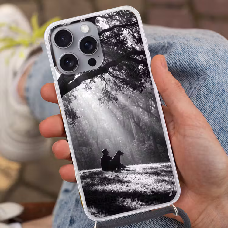 Mens - Hond - Natuur - Zwart-wit - Silhouet Hoesje iPhone 16 Pro Max met koord klein -sfeer3