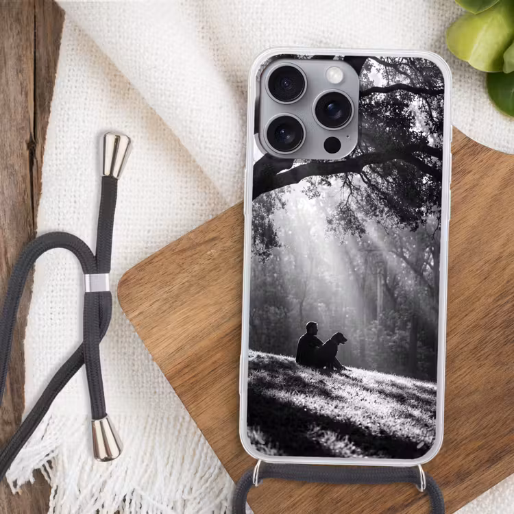 Mens - Hond - Natuur - Zwart-wit - Silhouet Hoesje iPhone 16 Pro Max met koord klein -sfeer4