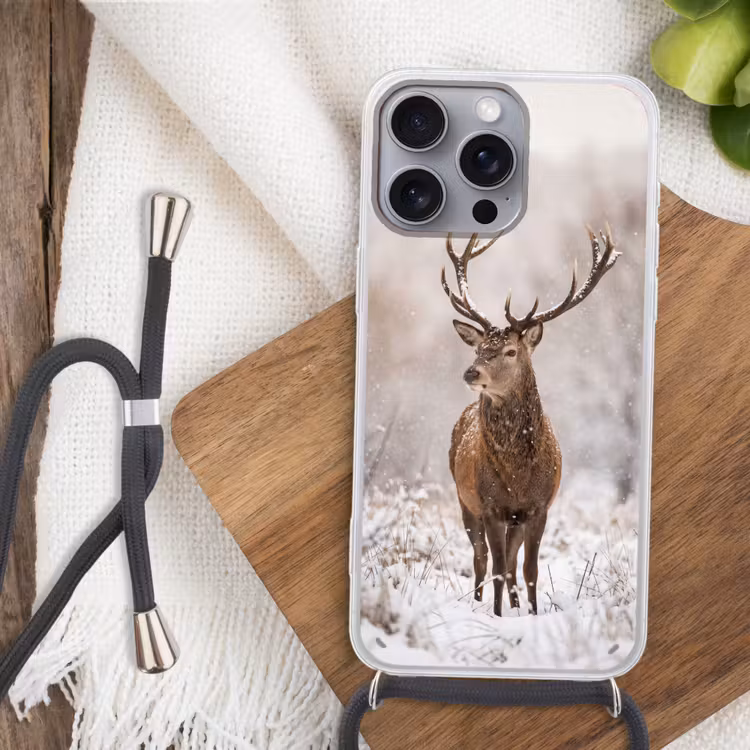 Edelhert - Bos - Sneeuw - Winter - Majestueus Hoesje iPhone 16 Pro Max met koord klein -sfeer4