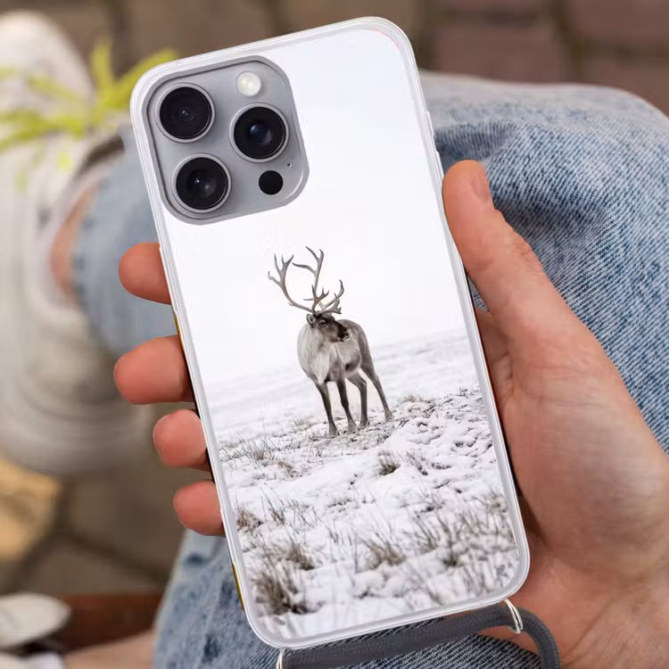 Rendier - Gewei - Sneeuw - Winter Hoesje iPhone 16 Pro Max met koord klein -sfeer3