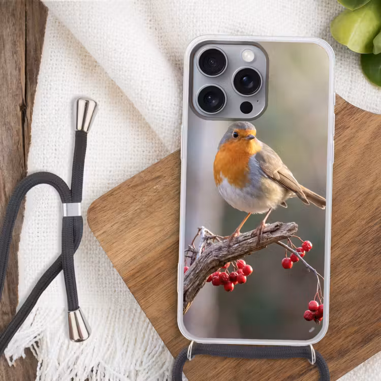Roodborst - Tak - Bessen - Natuur Hoesje iPhone 16 Pro Max met koord klein -sfeer4