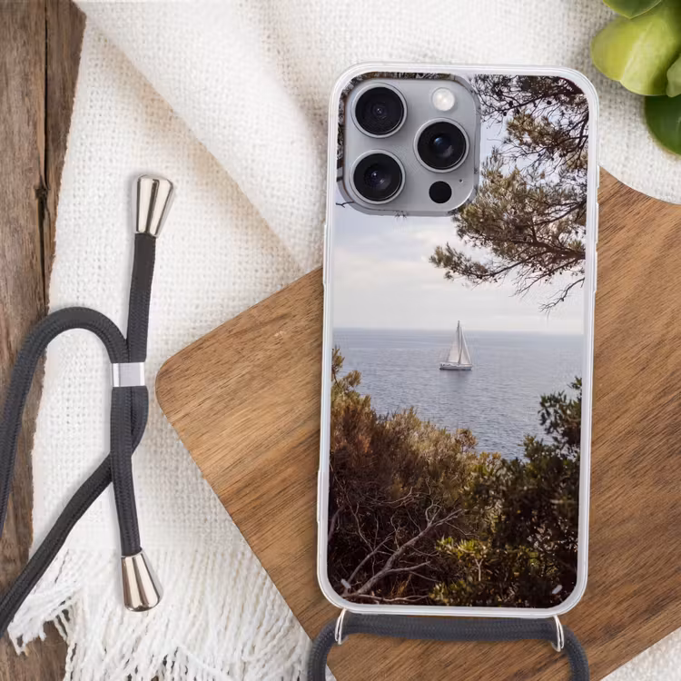 Phone case crossbody - Sailboat - trees - water - Zeilboot - bomen - water Hoesje iPhone 16 Pro Max met koord klein