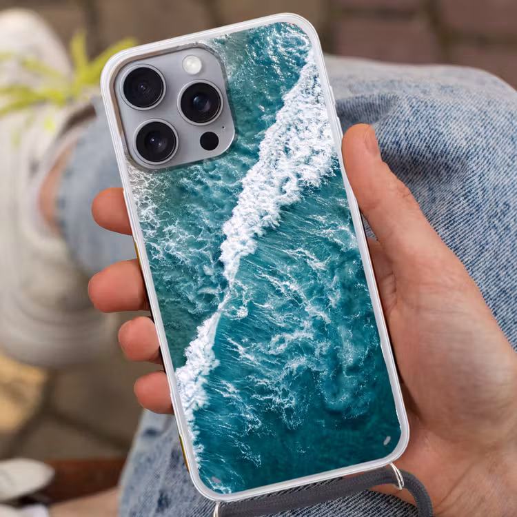 Zee - Strand - Golven - Natuur - Blauw Hoesje iPhone 16 Pro Max met koord klein -sfeer3
