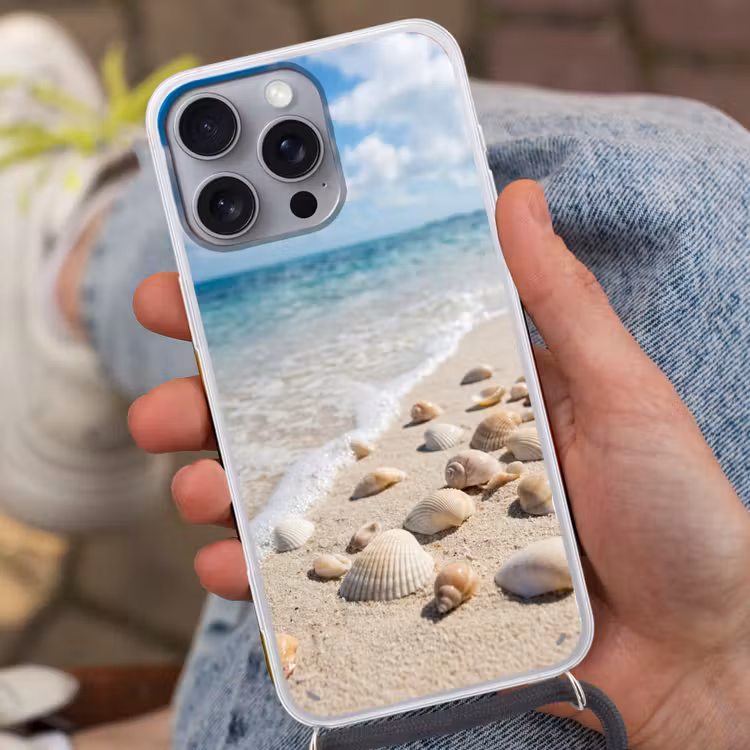 Schelpen - Strand - Natuur - Beige Hoesje iPhone 16 Pro Max met koord klein -sfeer3