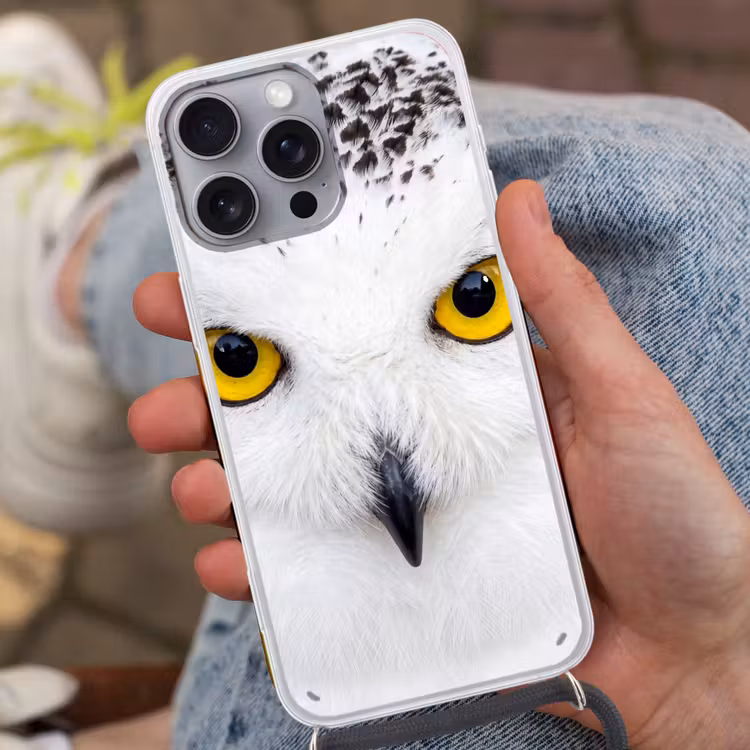 Sneeuwuil - Portret - Geel Hoesje iPhone 16 Pro Max met koord klein -sfeer3