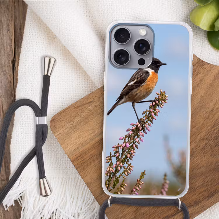 Roodborsttapuit - Heide - Paars - Natuur - Sfeervol Hoesje iPhone 16 Pro Max met koord klein -sfeer4