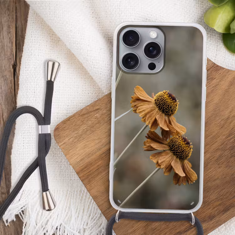 Zonnehoed - Droogbloemen - Geel - Warm Hoesje iPhone 16 Pro Max met koord klein -sfeer4