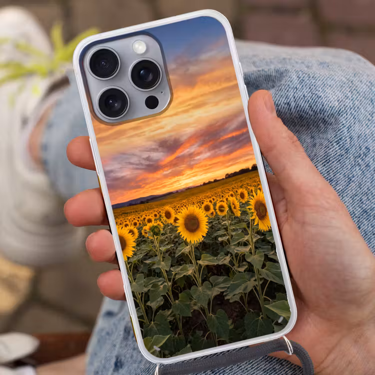 Zonnebloemen - Heuvellandschap - Geel Hoesje iPhone 16 Pro Max met koord klein -sfeer3
