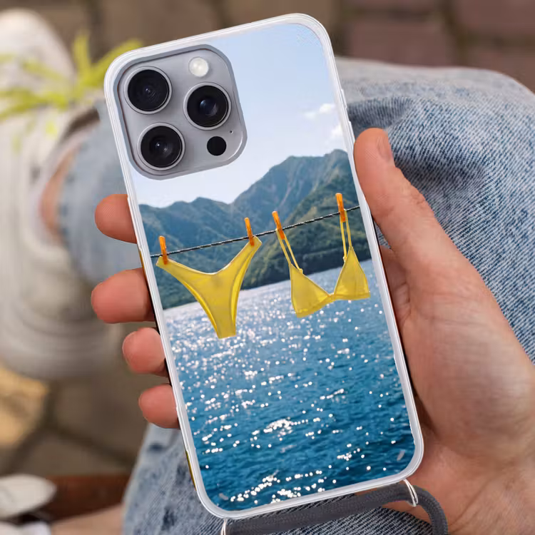 Badmode - Bikini - Zee - Bergen - Geel Hoesje iPhone 16 Pro Max met koord klein -sfeer3