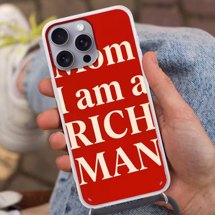 Tekst - Rijkdom - Motivatie - Rood - Modern Hoesje iPhone 16 Pro Max met koord klein -sfeer3