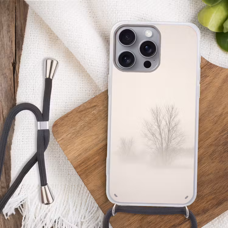 Boom - Mist - Sneeuw - Winter - Minimalistisch Hoesje iPhone 16 Pro Max met koord klein -sfeer4