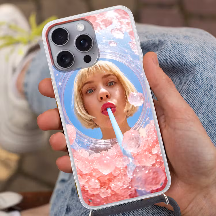 Vrouw - Drank - Zomer - Roze - Blauw Hoesje iPhone 16 Pro Max met koord klein -sfeer3