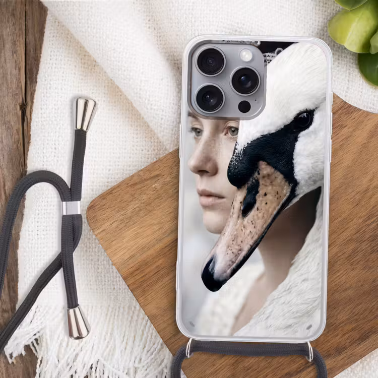 Vrouw - Zwaan - Wit Hoesje iPhone 16 Pro Max met koord klein -sfeer4