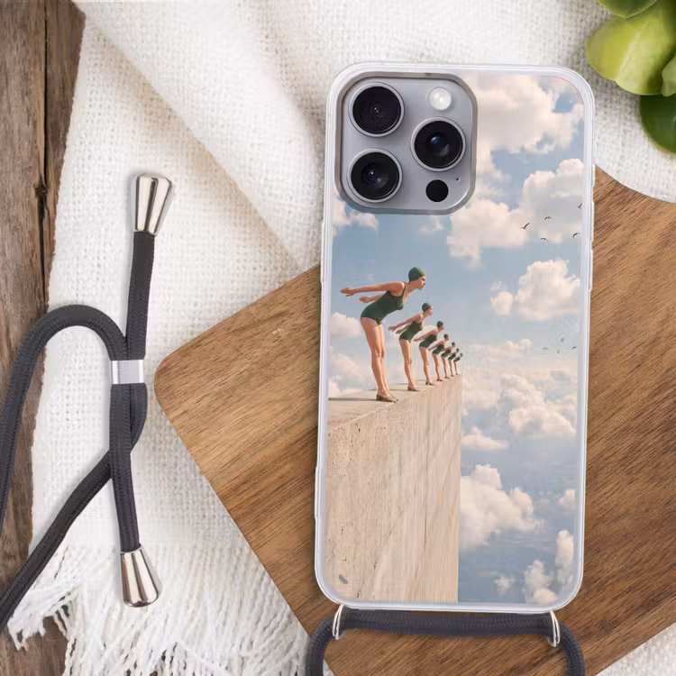 Phone case crossbody - Women - Diving Pose - Clouds - Vrouwen - Duikhouding - Wolken Hoesje iPhone 16 Pro Max met koord klein
