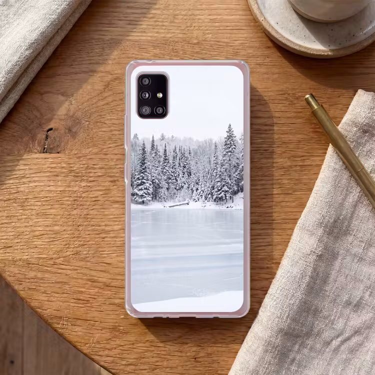 Meer - Dennen - IJs - Winter - Rustgevend Telefoonhoesje Samsung Galaxy A51 5G klein -sfeer1