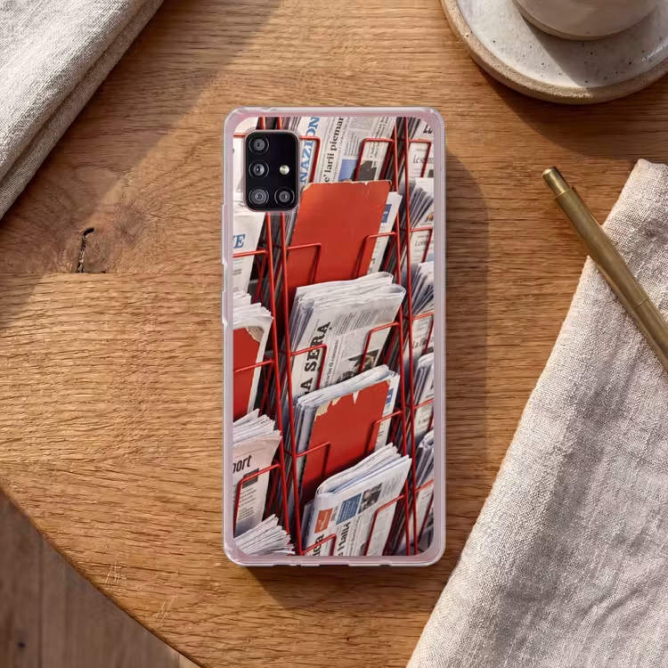 Kranten - Rek - Stedelijk - Dagelijks leven - Rood Telefoonhoesje Samsung Galaxy A51 5G klein -sfeer1