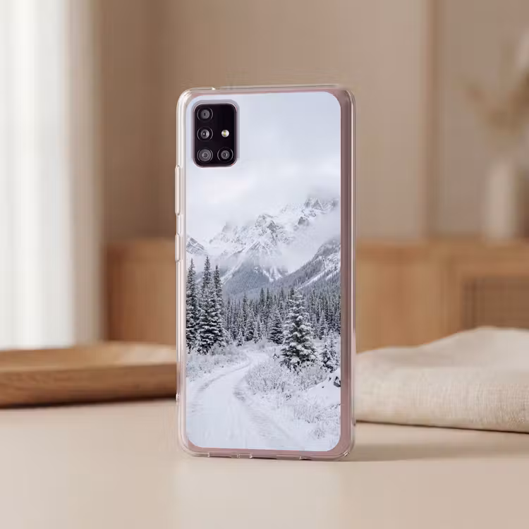 Weg - Bergen - Sneeuw - Naaldbos - Avontuurlijk Telefoonhoesje Samsung Galaxy A51 5G klein -sfeer2