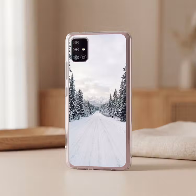 Weg - Sneeuw - Naaldbos - Winter - Avontuurlijk Telefoonhoesje Samsung Galaxy A51 5G klein -sfeer2