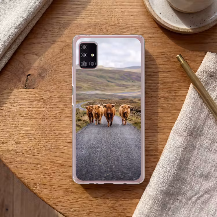 Schotse Hooglanders - Weg - Landschap - Kudde Telefoonhoesje Samsung Galaxy A51 5G klein -sfeer1