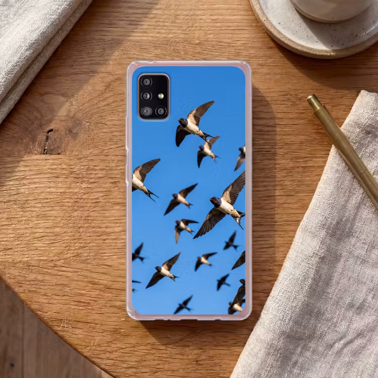Zwaluwen - Vliegen - Blauw Telefoonhoesje Samsung Galaxy A51 5G klein -sfeer1