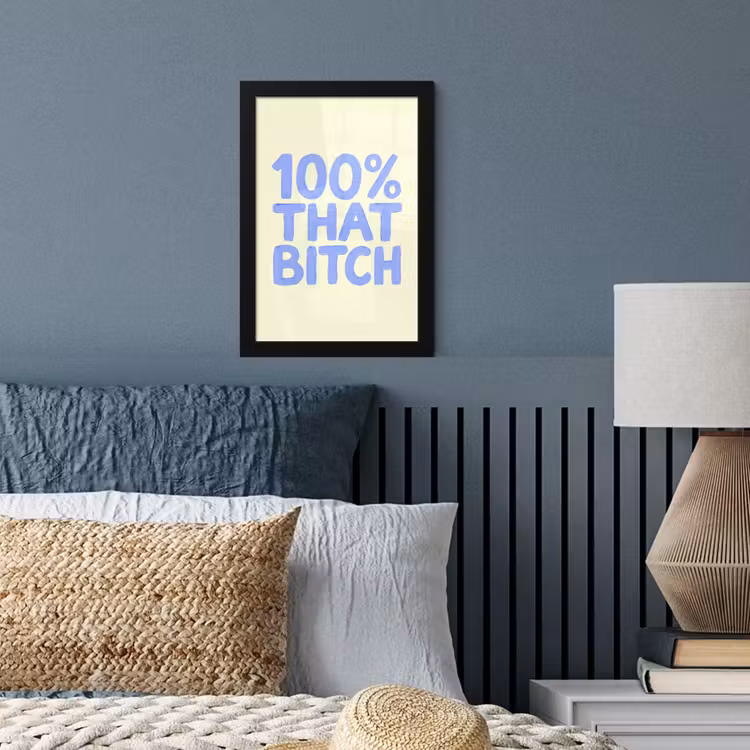 100% that bitch - Blauw - Wit fotolijst zwart zonder passe partout klein -sfeer3